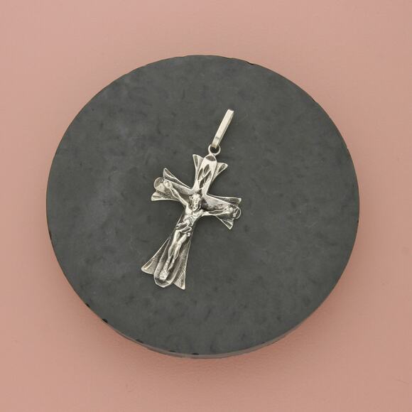 Sterling Jewelry - sterling silver vintage crucifix cross pendant